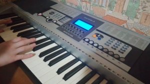 Играю разное на синтезаторе. Самоучка.