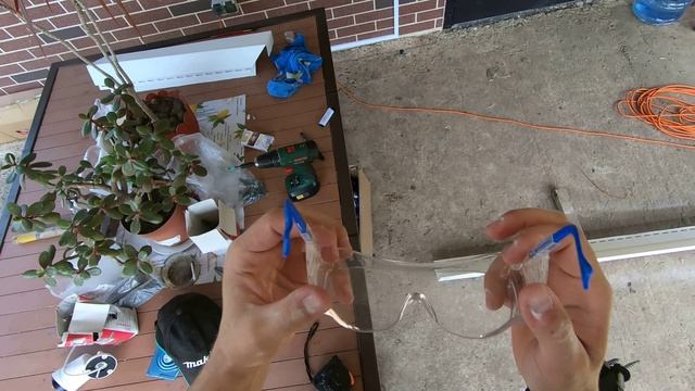 Красивая подшивка потолка террасы белоснежными софитами Технониколь