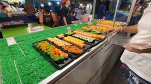 Тайская уличная еда - цены в  Паттайе ! Самый известный рынок на Джомтьене. Таиланд 2024