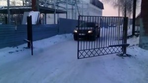 Распашной привод АЛЮТЕХ в работе в мороз