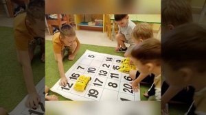 ИГРАЕМ С МИНИ-РОБОТОМ Би-Бот!