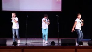 "Летят листочки..."