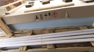 Необычные потолочные плинтуса на мансарде из хлопка и дерева