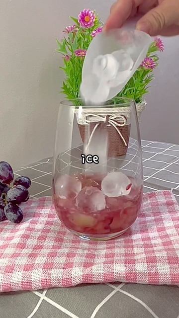 Grape Sparkling Water 🍇🫧🧊 #shorts #drinks смотреть онлайн