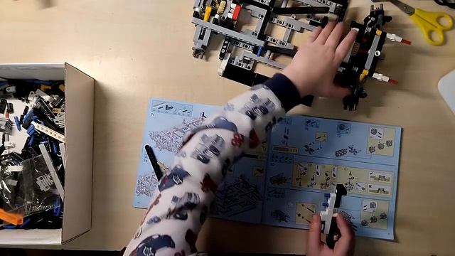 Сборка конструктора Technik Порше 911/1631 деталь 5 часть