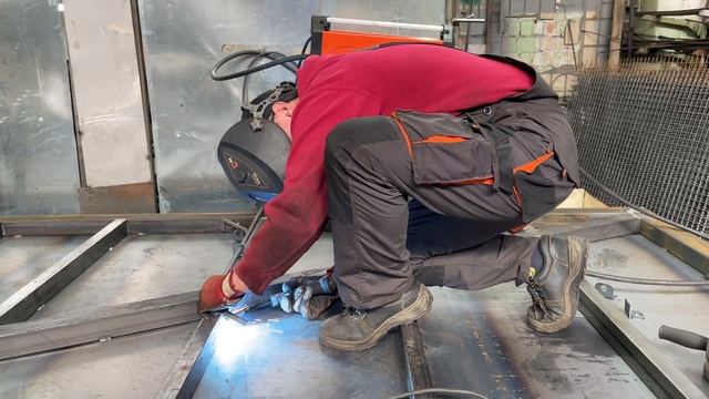 Сварка металла и металлических конструкций  Welding of metal and metal structures  Rezka_Metalla