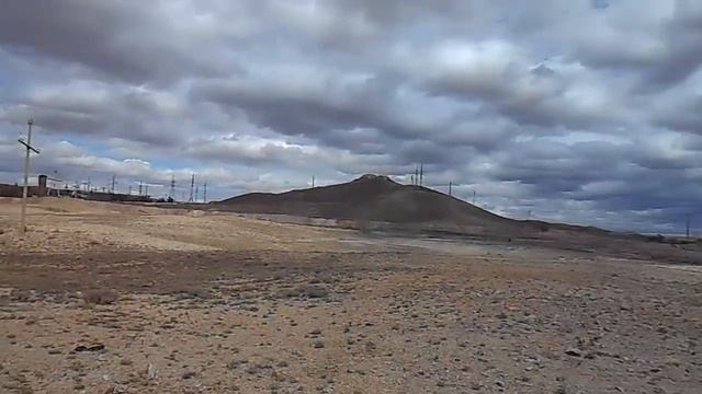 Путь на водокачку Коунрада - лошади машут хвостами, отвалы в другую сторону