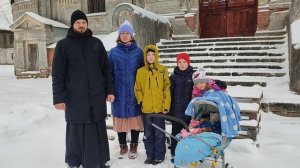 Диакон Александр Волов и его семья прислали видеоотзыв со словами благодарности