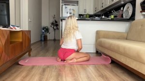 Daily Yoga Routine   Cat yoga pose
