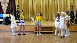 Новогодний хоровод 3"А" и 3"В" классы