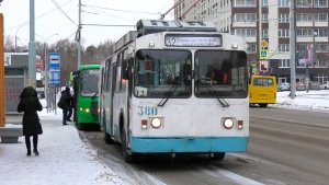 Троллейбус Екатеринбурга БТЗ-5276-01 борт. №380 маршрут №32 на остановке "Уральская"