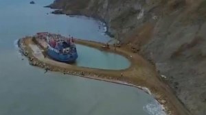 Всю ночь не останавливалась работа по откачке мазута из резервуаров танкера «Волгонефть-239».