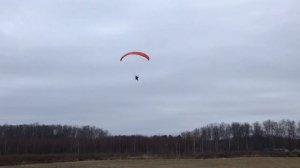 новичок учится летать на параплане & Paragliding Extreme Paramotor