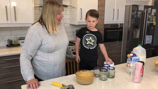 How to Make Dalgona Whipped Coffee смотреть онлайн