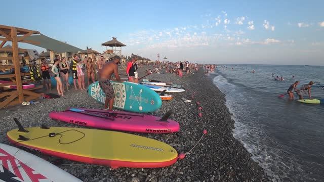 АДЛЕР. ОЧЕНЬ ТЕПЛО. ПЛЯЖ МАНДАРИН. РЕКА МЗЫМТА. смотреть онлайн