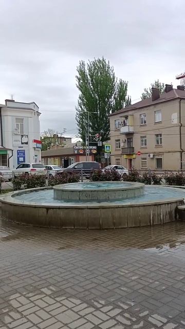 Фонтан около вокзала Минеральные воды / Fountain near Mineralnye Vody railway station смотреть онлайн