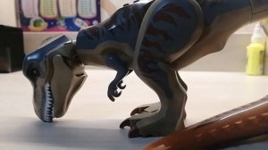 динозавр ест человека