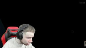 тик так играет очень в страшную игру фнаф