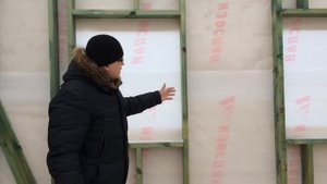 Строительство каркасного дома 6 на 8. День 5. Правильная сборка каркасных стен.