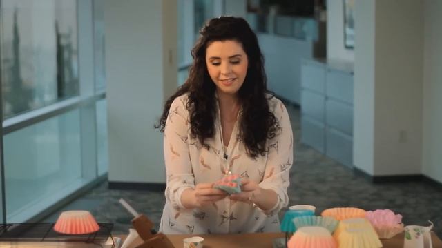 Dip-Dyed Coffee Filter Flowers смотреть онлайн