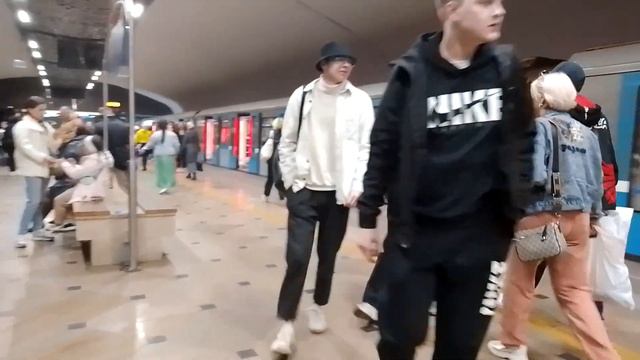 прибытие поезда метро Ⓜ Москва 2019 на станции метро Ⓜ Яшьлек смотреть онлайн