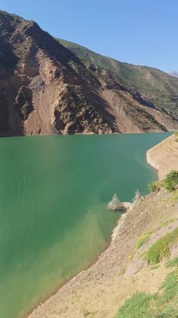 Водохранилище Деринер на реке Чорух (Çoruh) в Северной Турции.