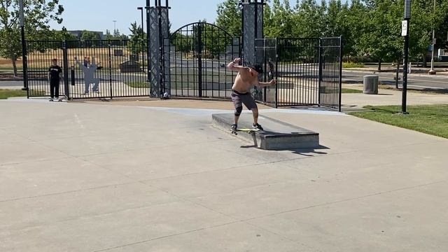 Learning Switch f/s Tailslides at age 35!!! Plus another coolest grip at the park! HD 1080p