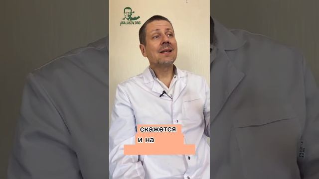 Психбольница : кто белый халат надел, тот и врач.