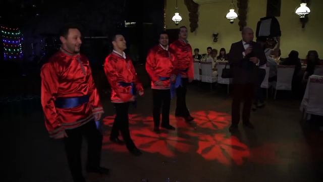 РОЗЫГРЫШ поющих официантов LIVE !!! смотреть онлайн