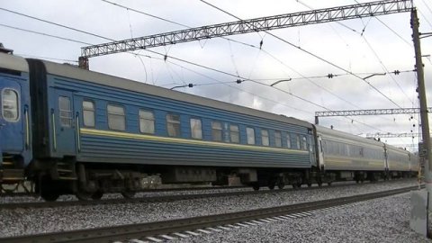 Электровоз ЭП10-004, с поездом дальнего следования + вагоны ,,Столичный экспресс".