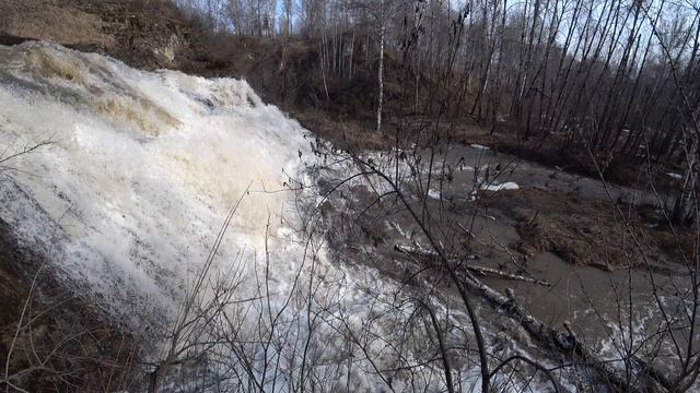 Весенний водопад на реке Талица смотреть онлайн