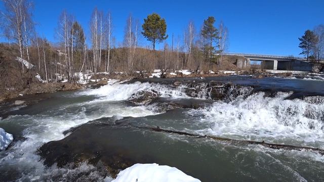Апрельский водопад на реке Суенга смотреть онлайн
