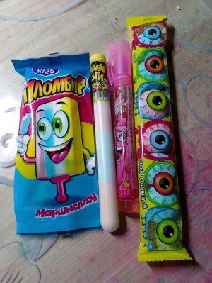 Пробуем конфеты глаза ручку пудру и мороженое