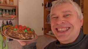 Я хотел тортом по морде заехать.  С 8 марта!