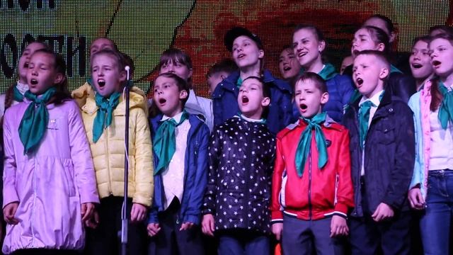 Поющая площадь смотреть онлайн