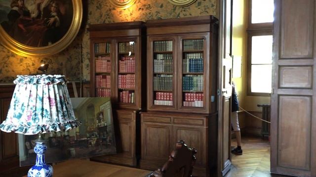 Собрание антиквариата в замке Монтрезор смотреть онлайн