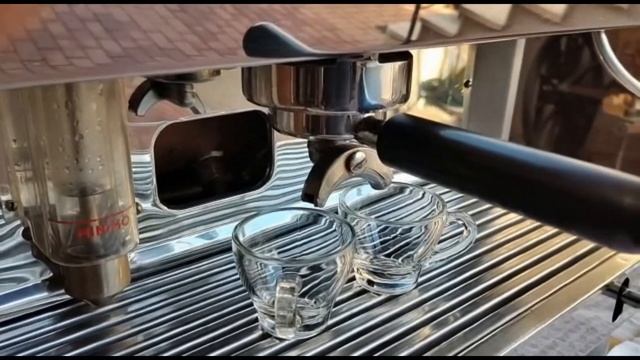 La San Marco Tipo 67/69 coffee lever machine смотреть онлайн