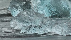 6255484-uhd_4096_2160_24fps