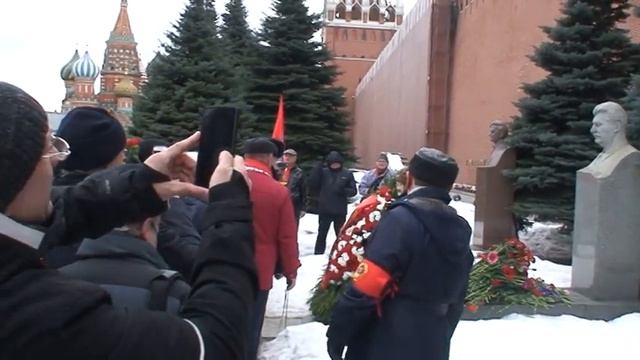 ЦВЕТЫ СТАЛИНУ #иосифсталин #краснаяплощадь #мавзолейленина #шнейвасборис