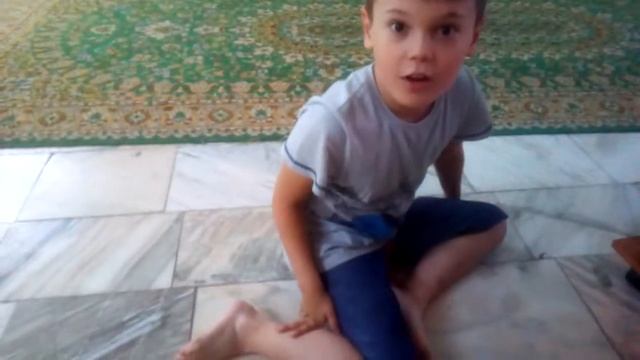 Неадекватный ребёнок в лагере даже учитель снимал. смотреть онлайн