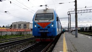 ЭП1М-395 с поездом 075 Таврия на станции Агрыз
