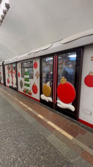 Новогодний состав московского метро смотреть онлайн