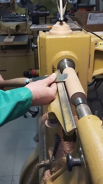 Первый пошел!!!! Мой первый токарный ученик в 2025 году стоит у станка. смотреть онлайн