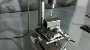 Маленький сверлильный станок, как просверлить большую трубу симметрично насквозь!?