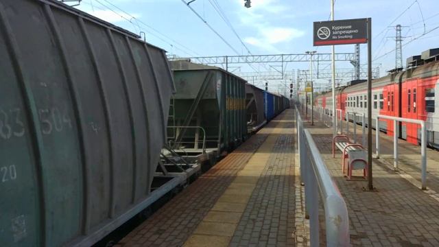 "Голубь в кадре" Электровоз ВЛ10-1660 с грузовым поездом,Электропоезд ЭД4М-0441 смотреть онлайн