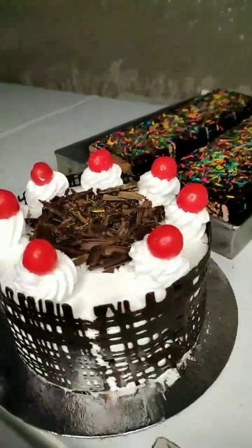 Chocolate Cake #chocolatecake Fruit Cake #cakerecipe #ytshorts #howtobake @CakesWakes смотреть онлайн