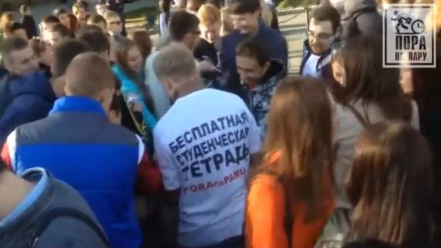 50 тетрадей - за 30 секунд! Студенты чуть не подрались) смотреть онлайн