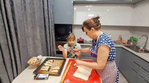 я на КУХНЕчто НА УЖИНделаем с Машей трубочки С САМЫМ ВКУСНЫМ КРЕМОМ  ЗА КОПЕЙКИ