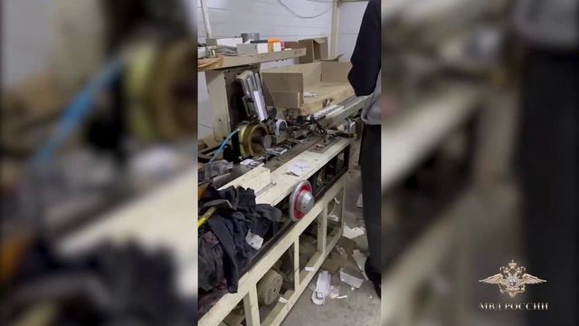 Два миллиона сигарет, тонна табака и линия-автомат: в Подмосковье накрыли нелегальный цех