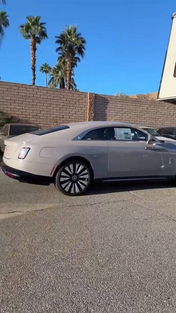 Rolls-Royce Spectre 2024 смотреть онлайн